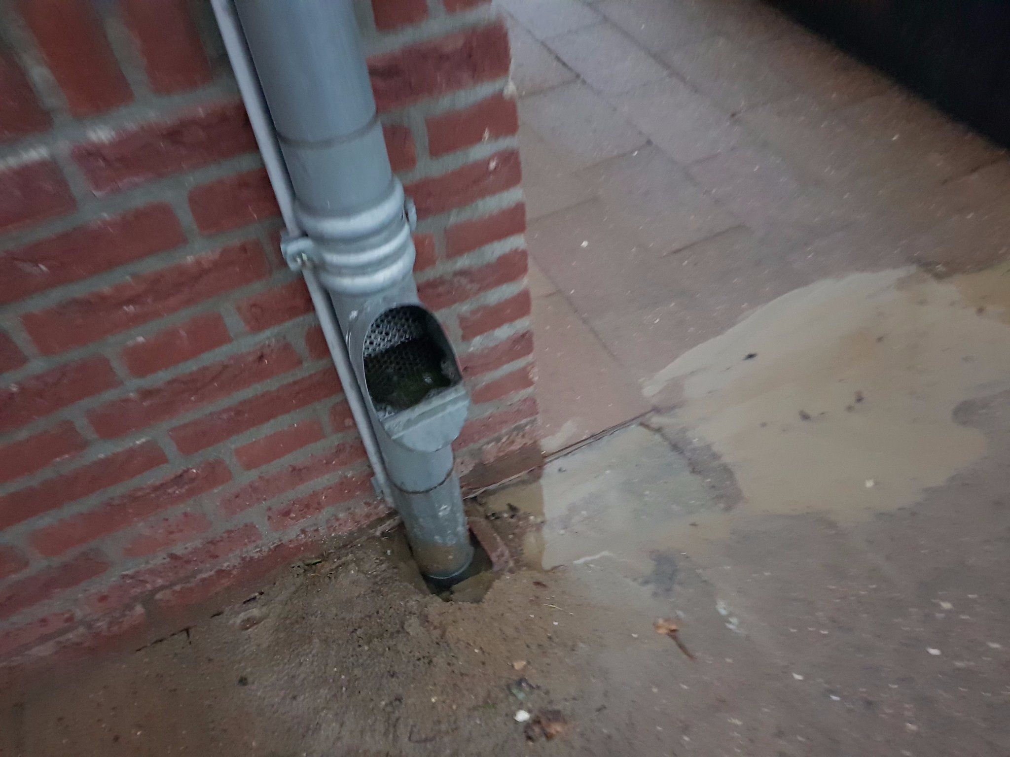 Reparatie - Verstopte Afvoer Regenpijp (onder De Grond, Oprit) - Werkspot