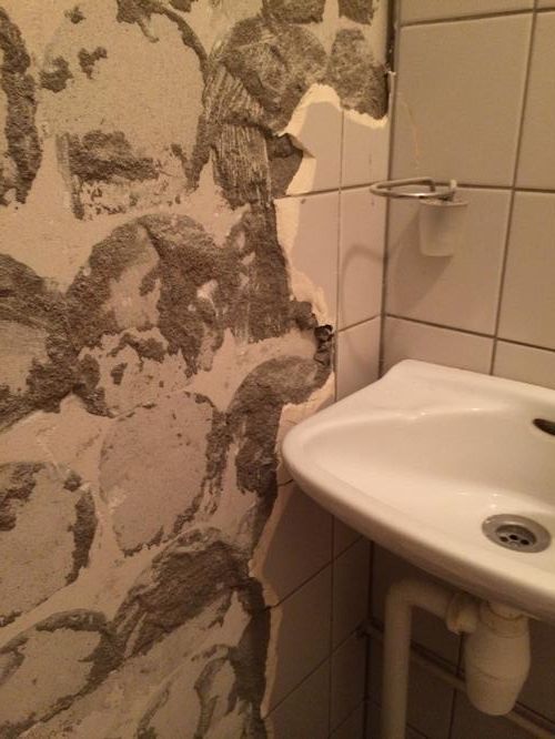 Tegels verwijderen muur toilet Werkspot