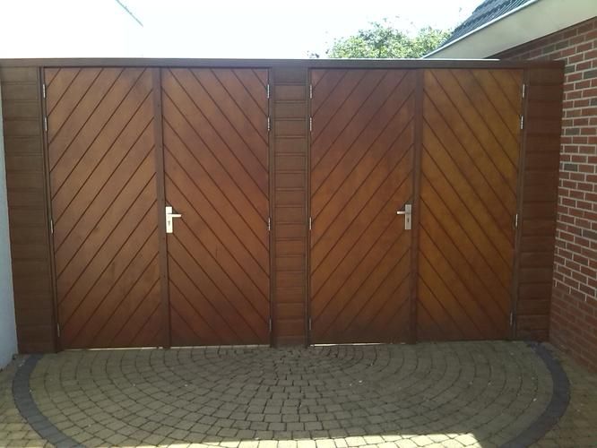 Houten tuinpoort met 2 dubbele deuren plaatsen Werkspot