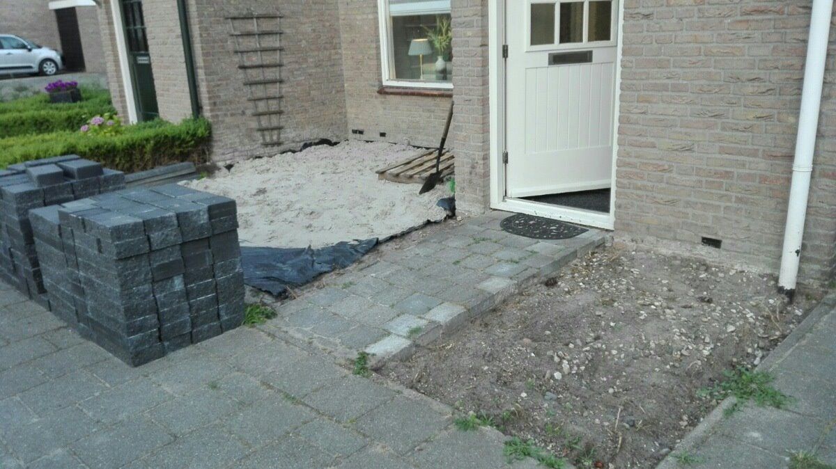 Tuin aanleggen 20 m2; Border/bloembakken maken van stapelblokken