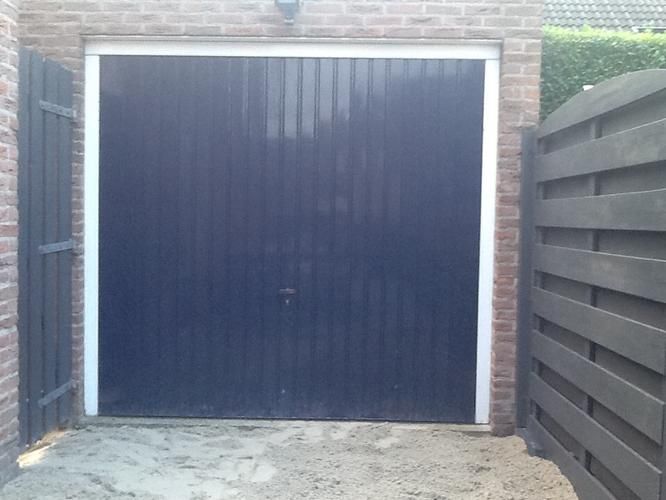 Houten Garagedeuren op maat maken en plaatsen Werkspot