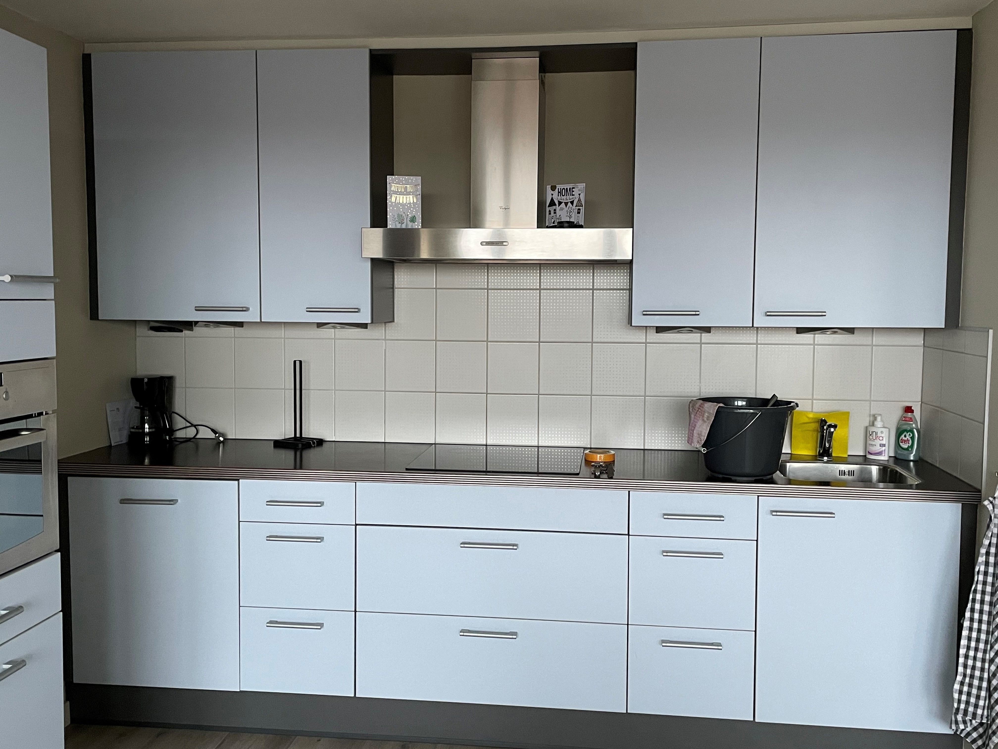 Keuken renovatie keukenkastjes spuiten Werkspot