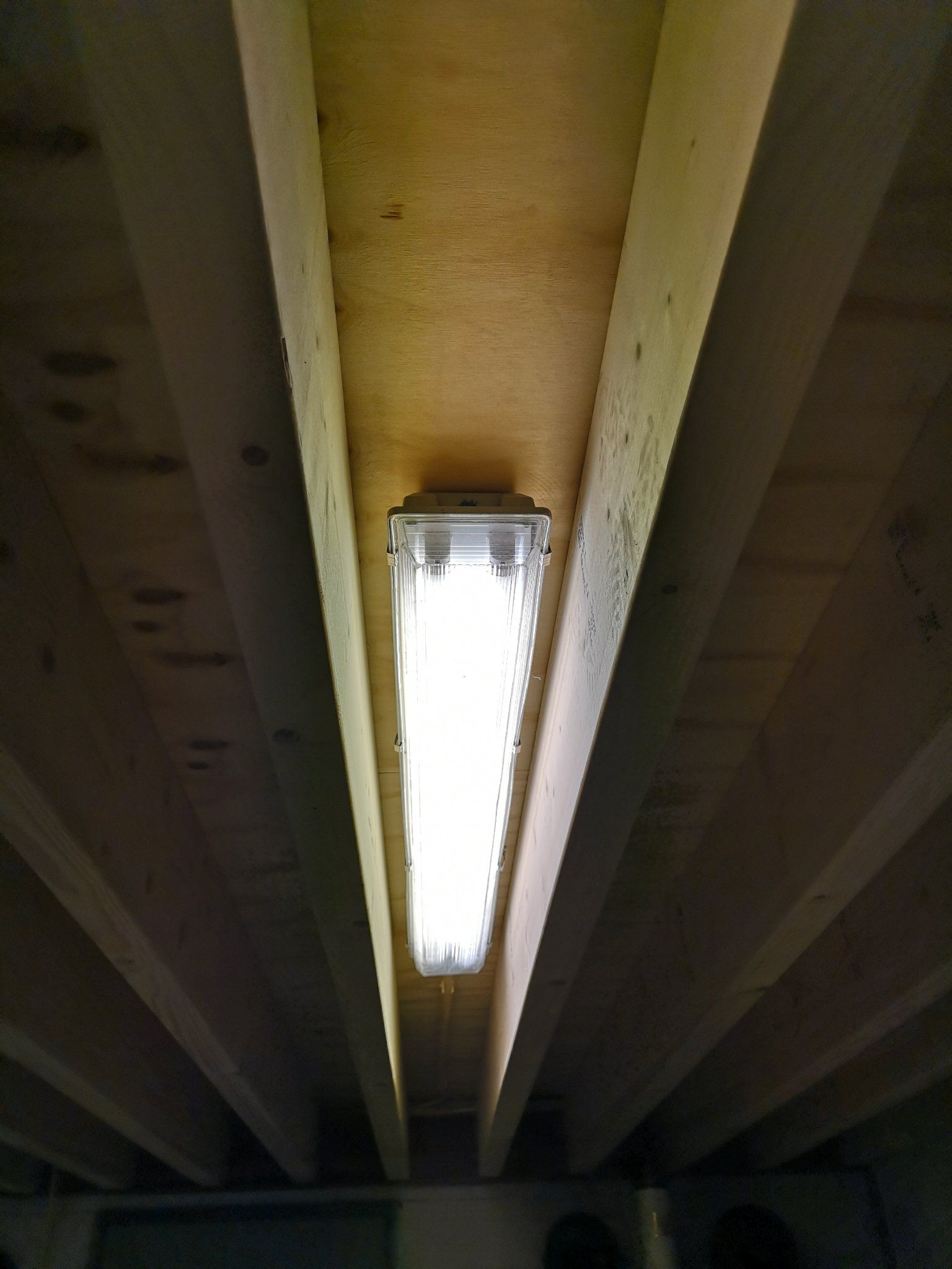 +20m2 plafond isoleren + gipsen + lamp aansluiten Werkspot