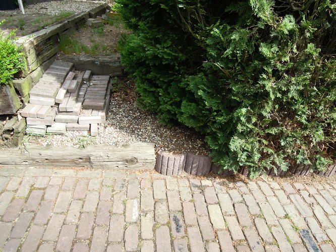 vervangen bielzen in tuin met betonnen bielzen Werkspot