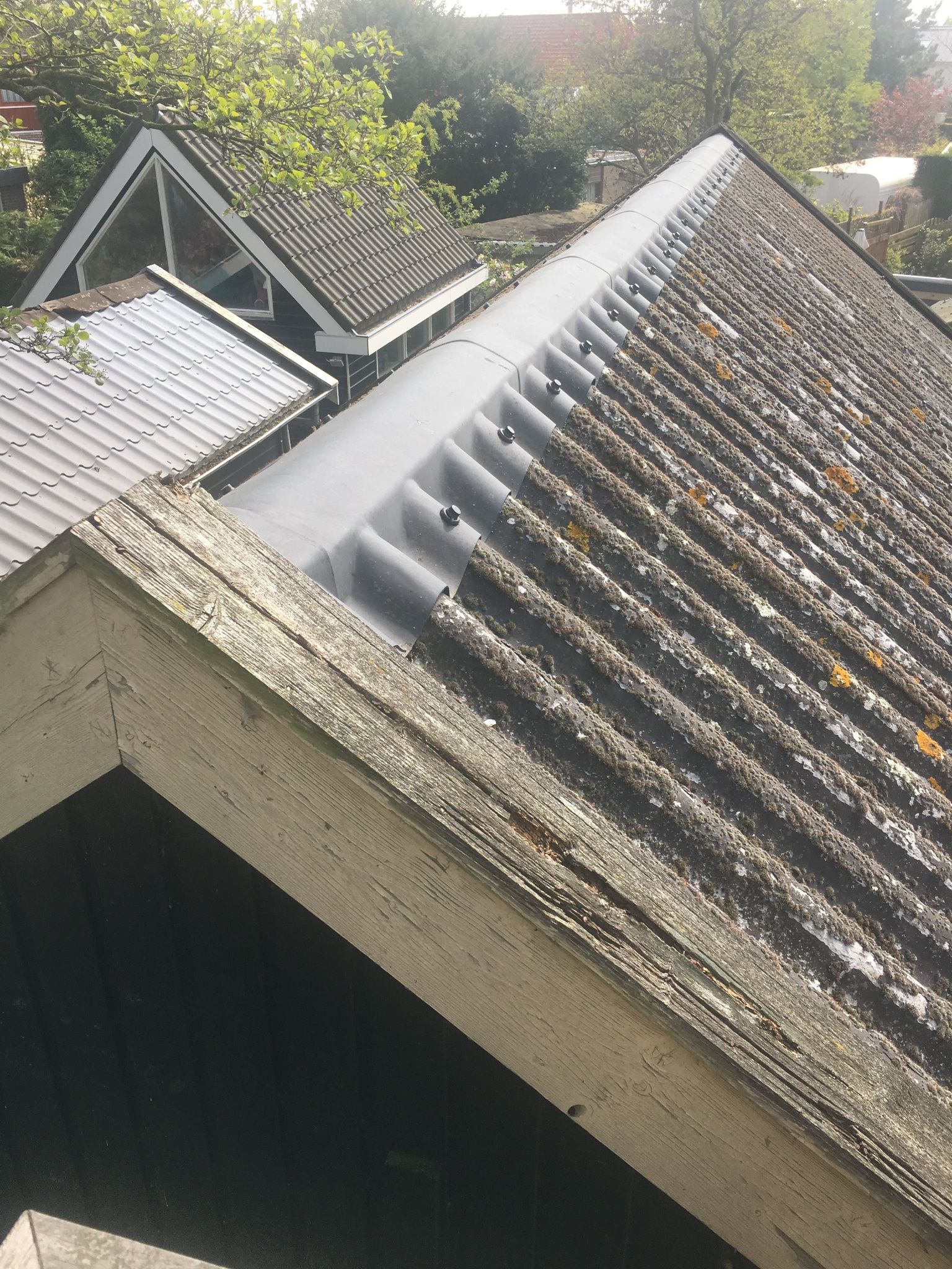 Houten boeidelen op de schuur vervangen Werkspot