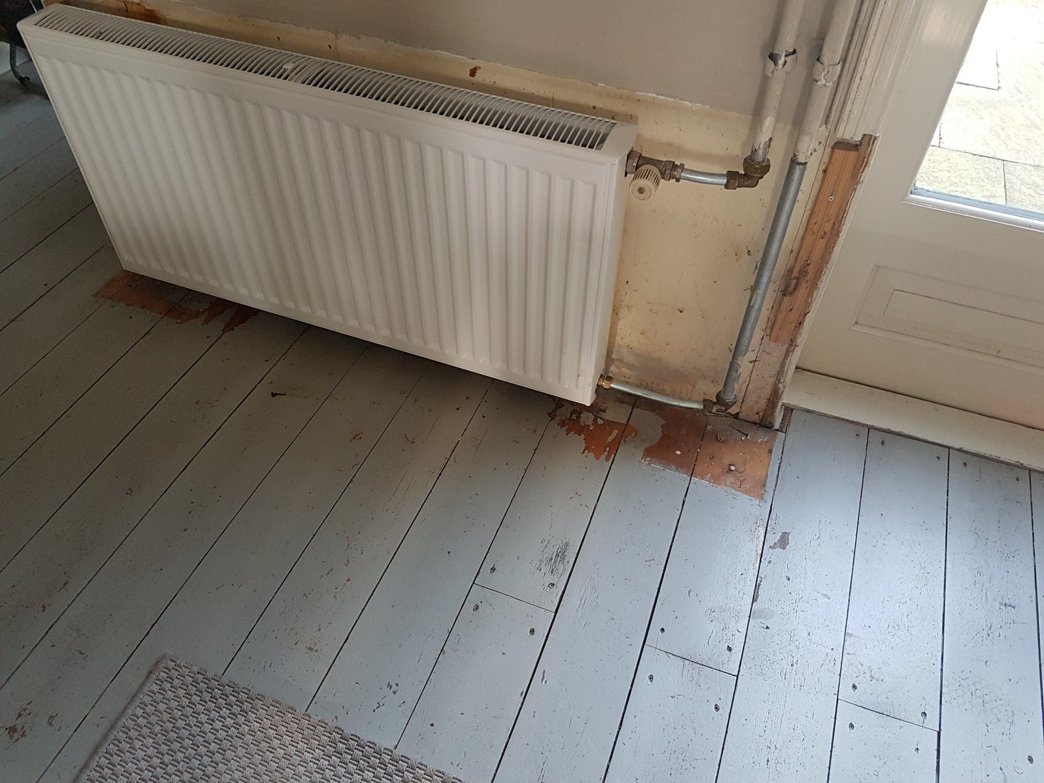 Vervangen houten vloer &amp; plaatsen ombouw radiator Werkspot