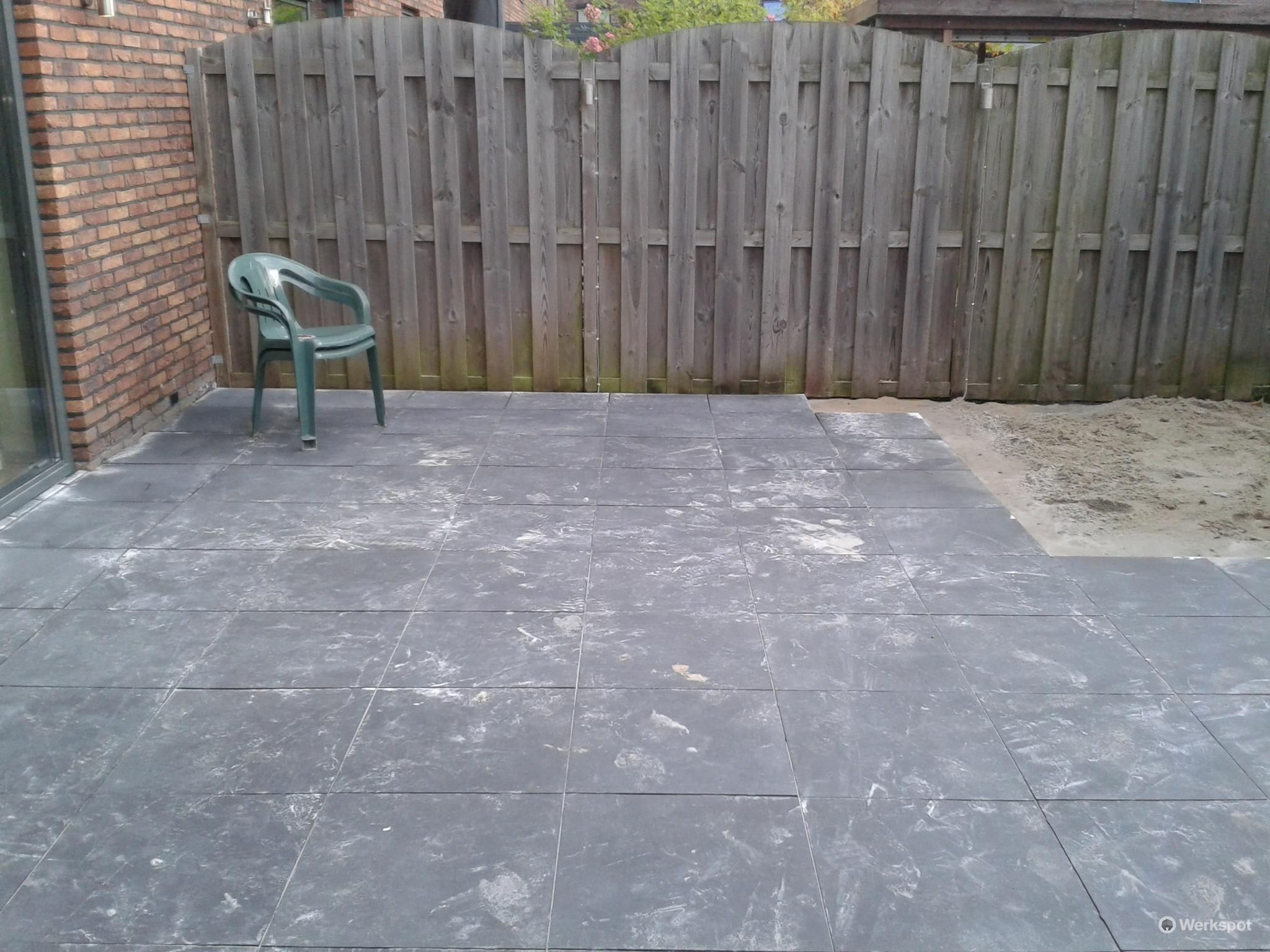 38 m2 Terras/tuin bestraten tegels 50X50 Werkspot