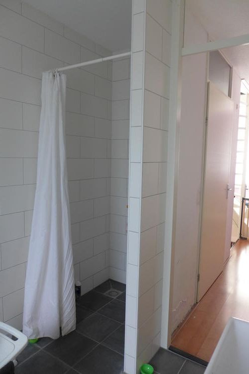 Lekkage door muur bij badkamer Werkspot