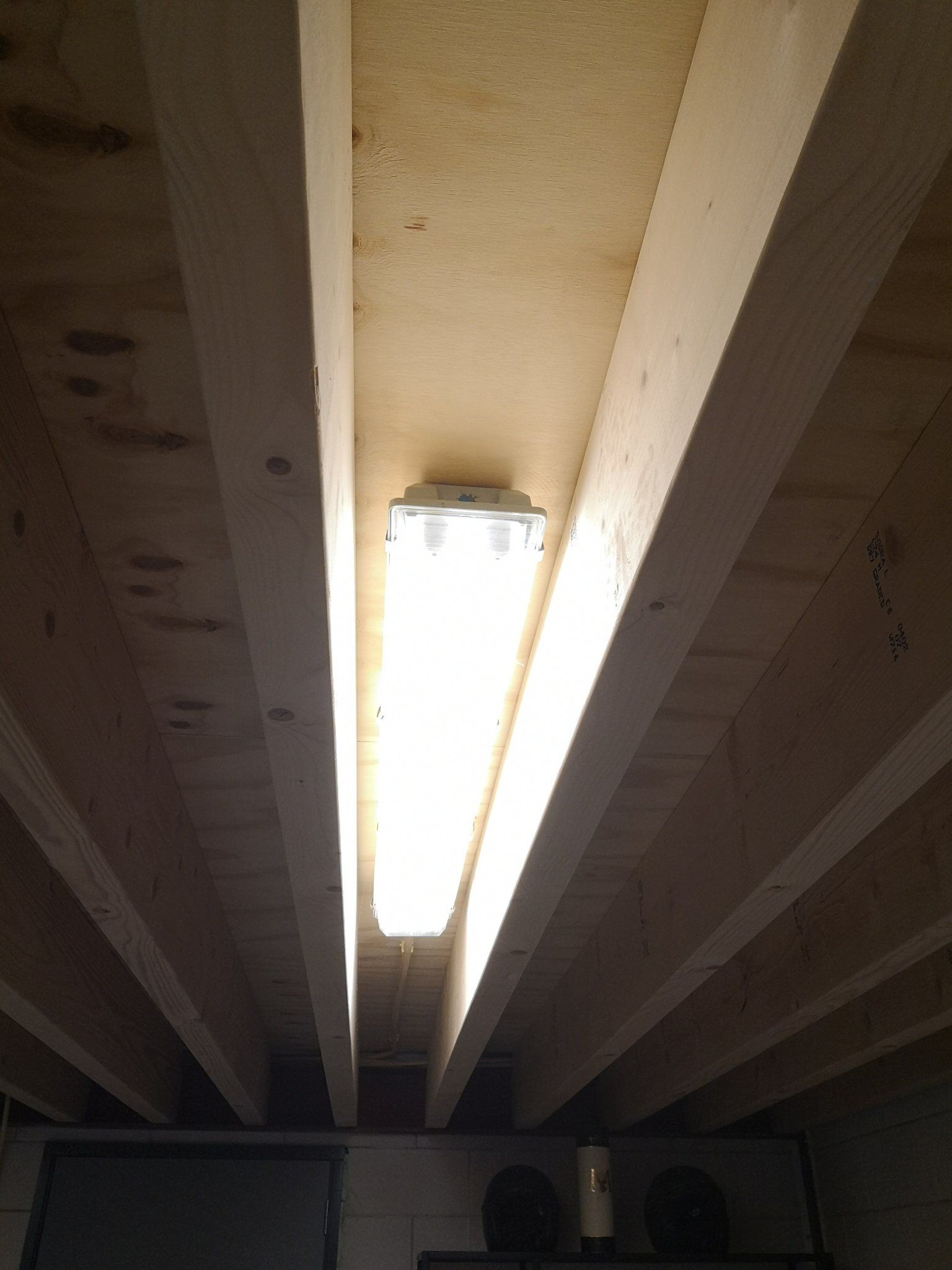 +20m2 plafond isoleren + gipsen + lamp aansluiten Werkspot