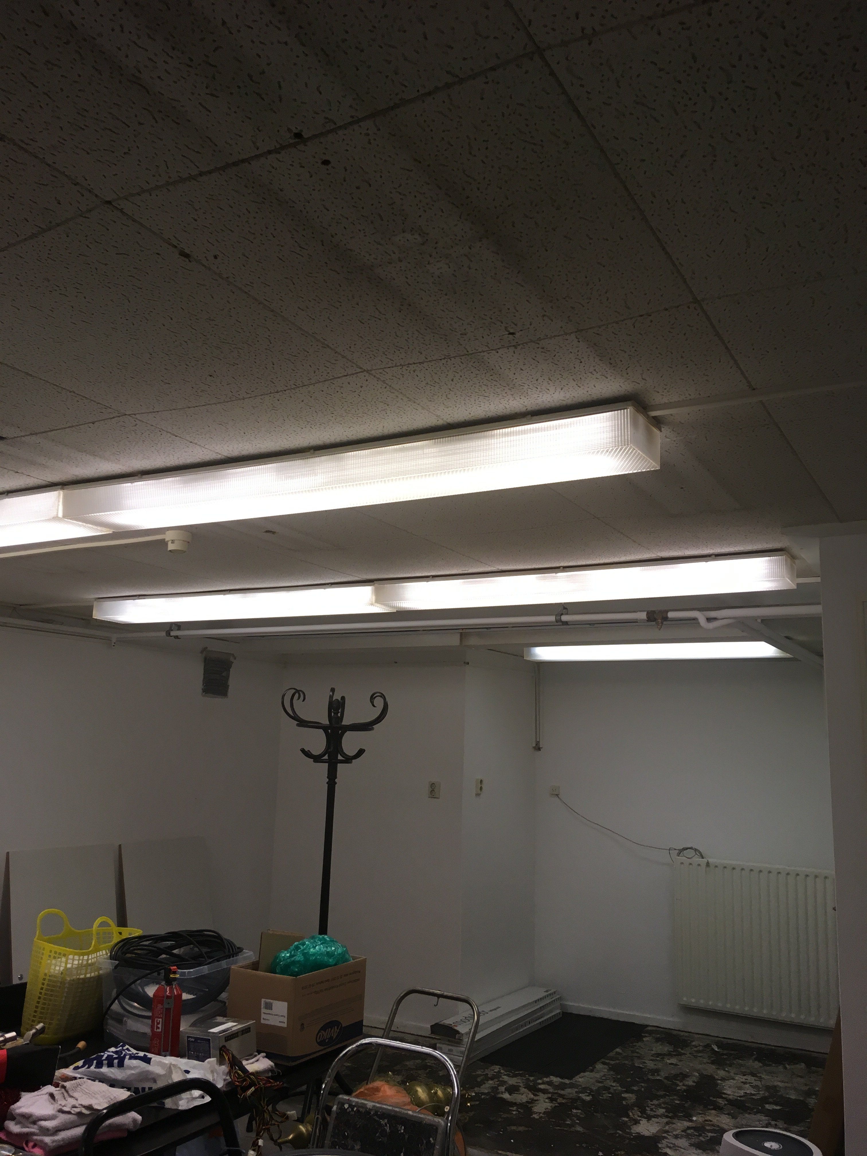 Plafond 35 m2; Verlaagd plafond plaatsen, nieuw systeemplafond pla