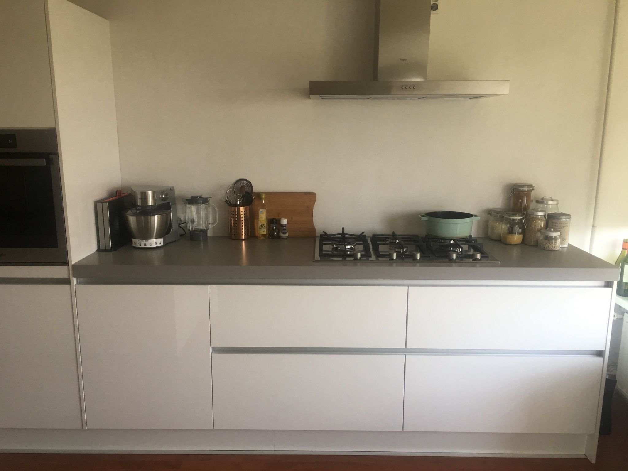 Betegelen keuken. Metro tegels in visgraat. 4 a 5m2 Werkspot