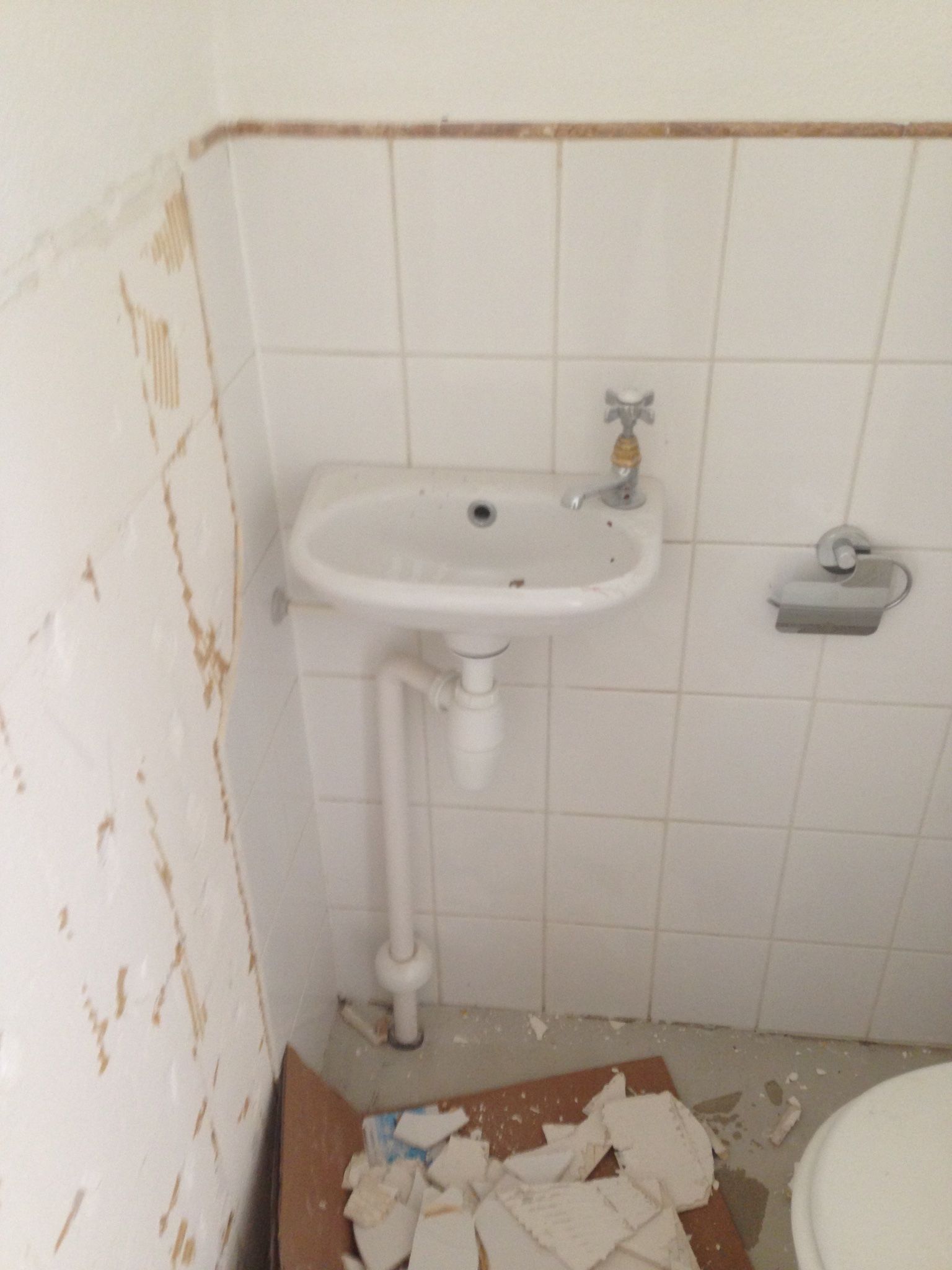 Inbouwtoilet plaatsen + afvoer wasbak in de muur Werkspot