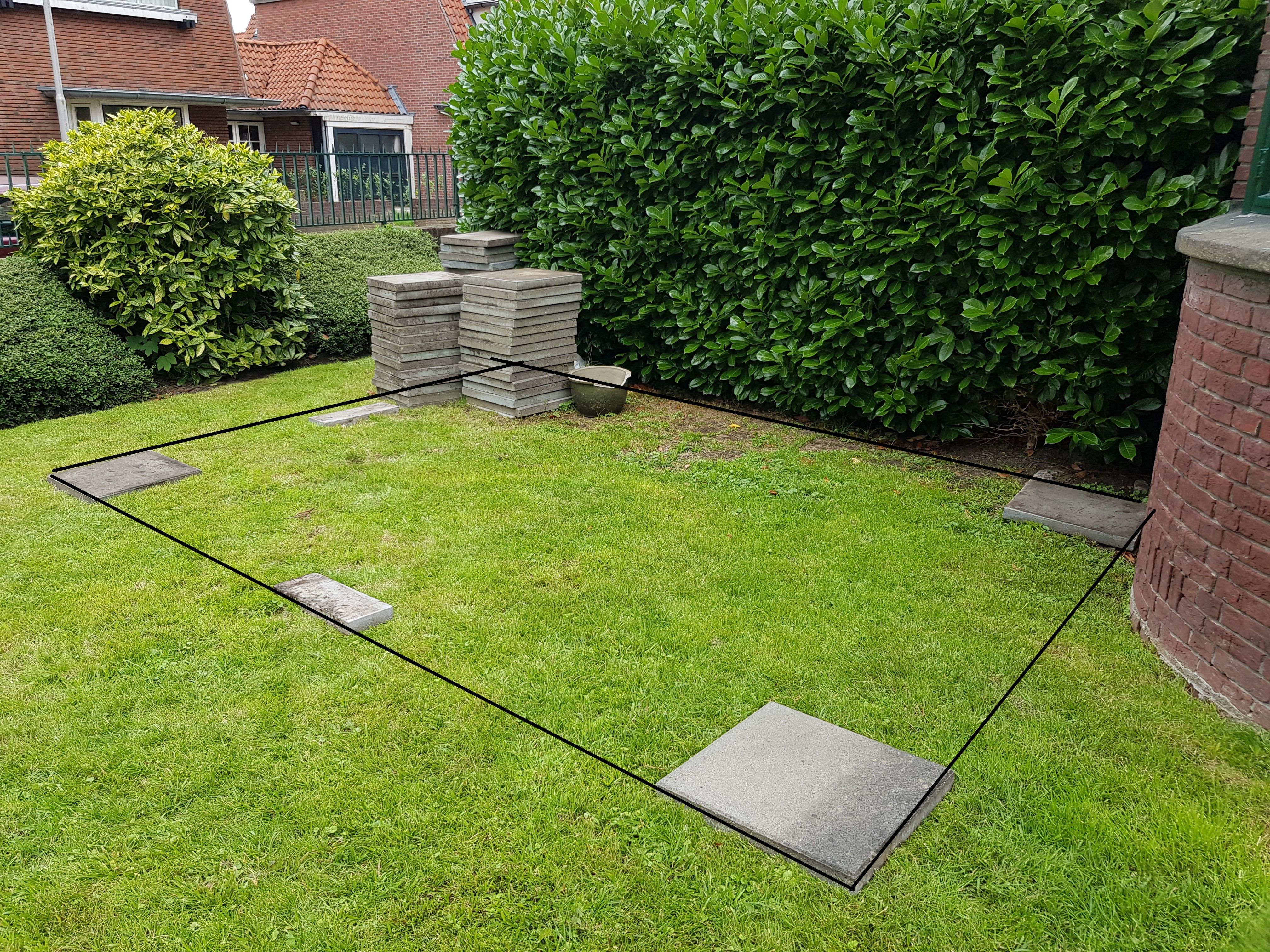 Bestrating 12 m2; Tuin of Patio; tegels van 50x50 zijn aanwezig. W