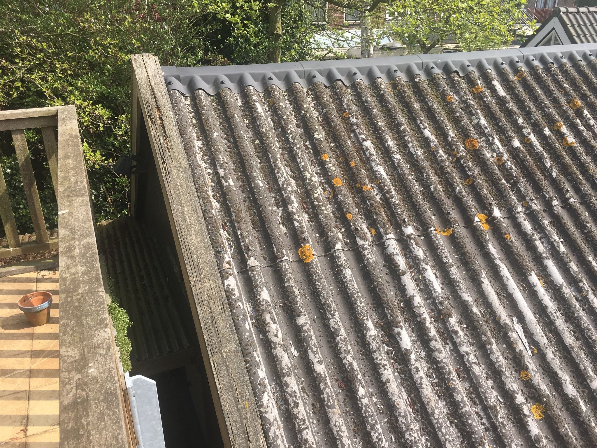 Houten boeidelen op de schuur vervangen Werkspot