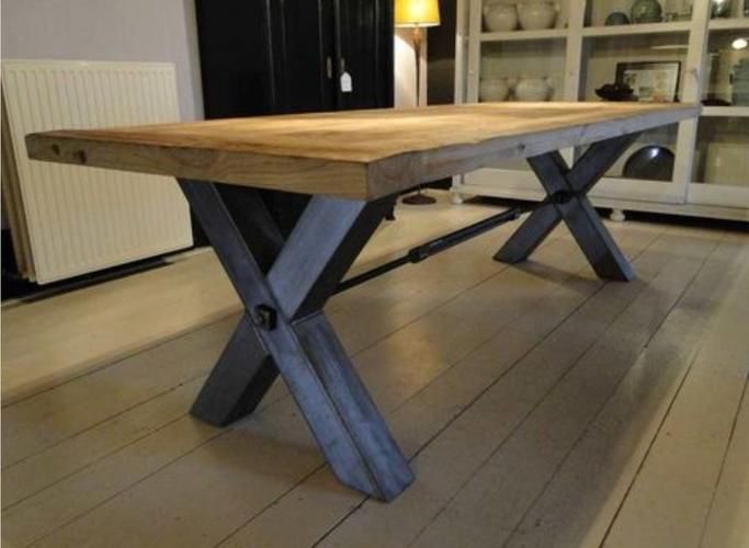 Stalen kruispoot tafel met hardhout werkblad Werkspot