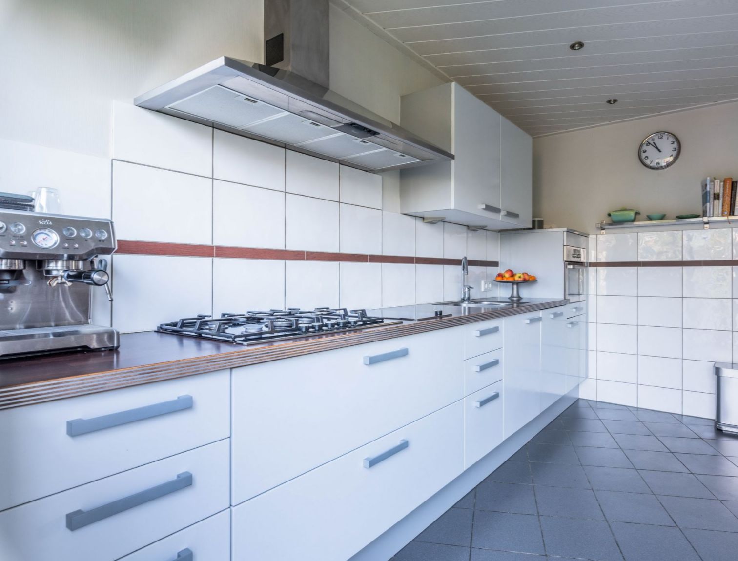 Bestaande keuken renoveren. Uitbreiden, nieuw blad en kastfrontjes