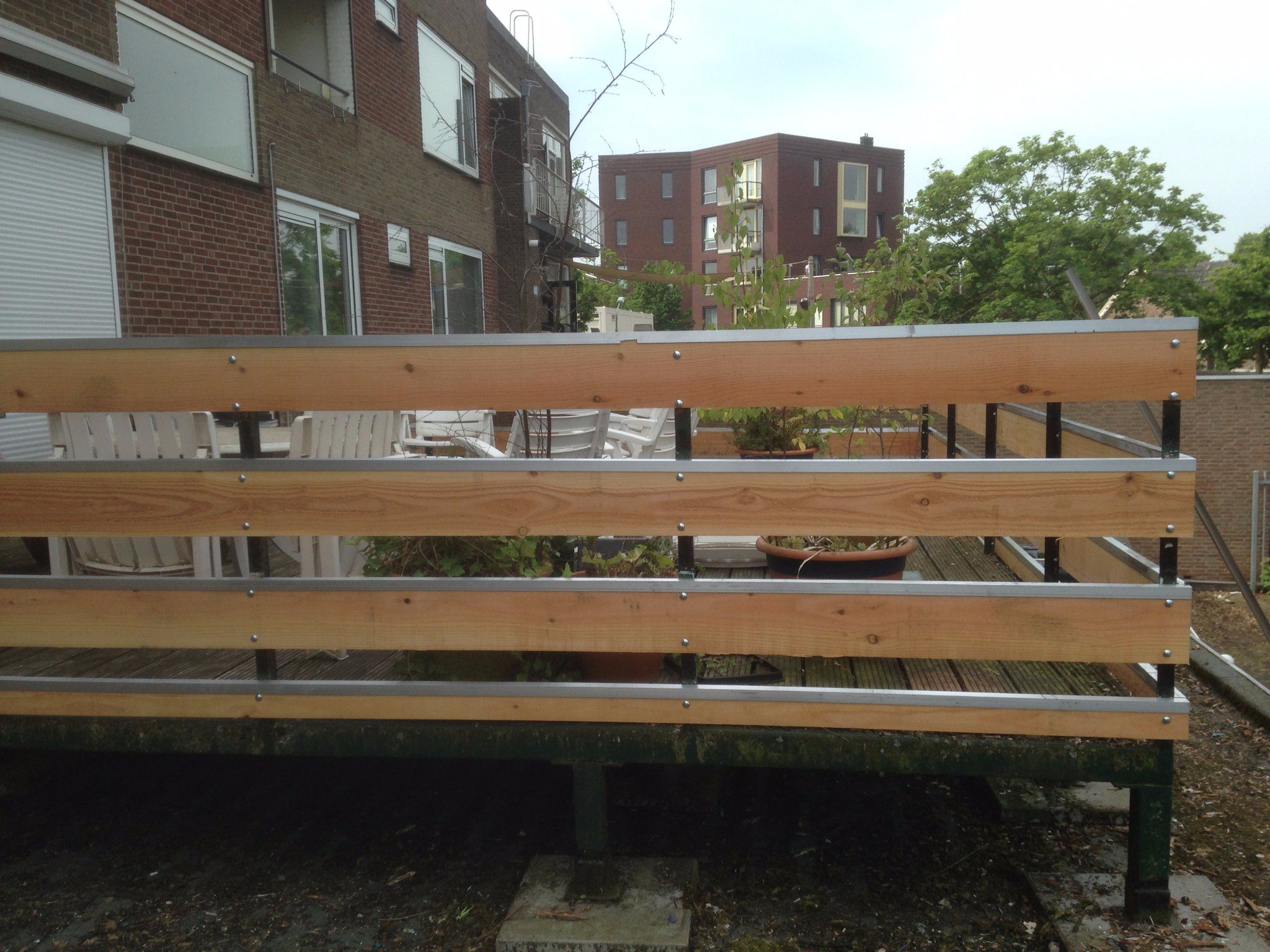 Vervangen houten planken in balustrade van dakterras Werkspot