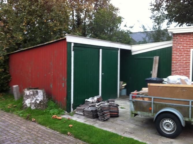 2 Houten schuurtjes slopen en grofvuil afvoeren. Werkspot