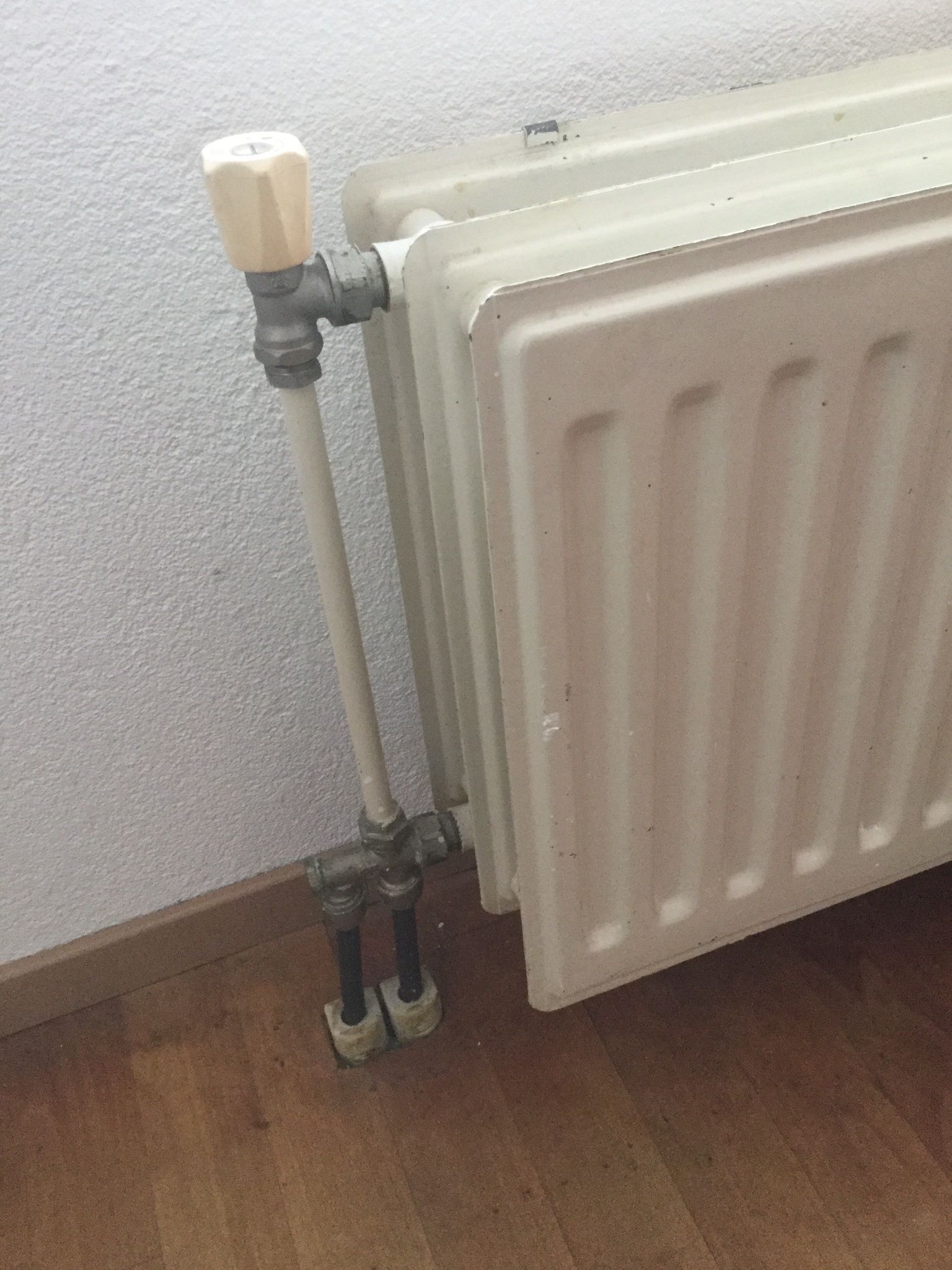 Bestaande radiator in keuken vervangen door nieuwe flatline radiator