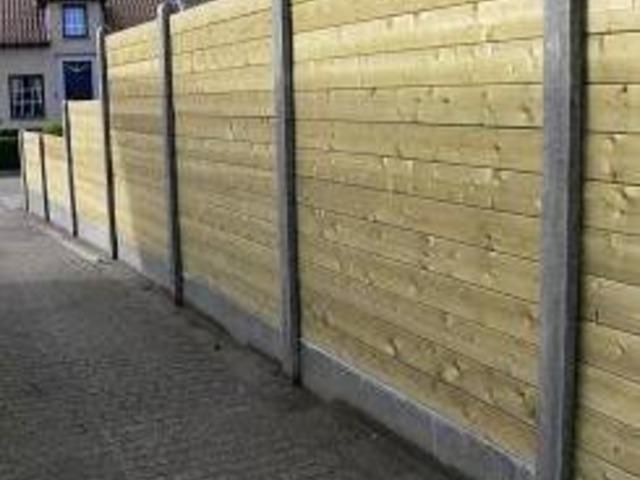 plaatsen en eventueel leveren betonhout schutting Werkspot