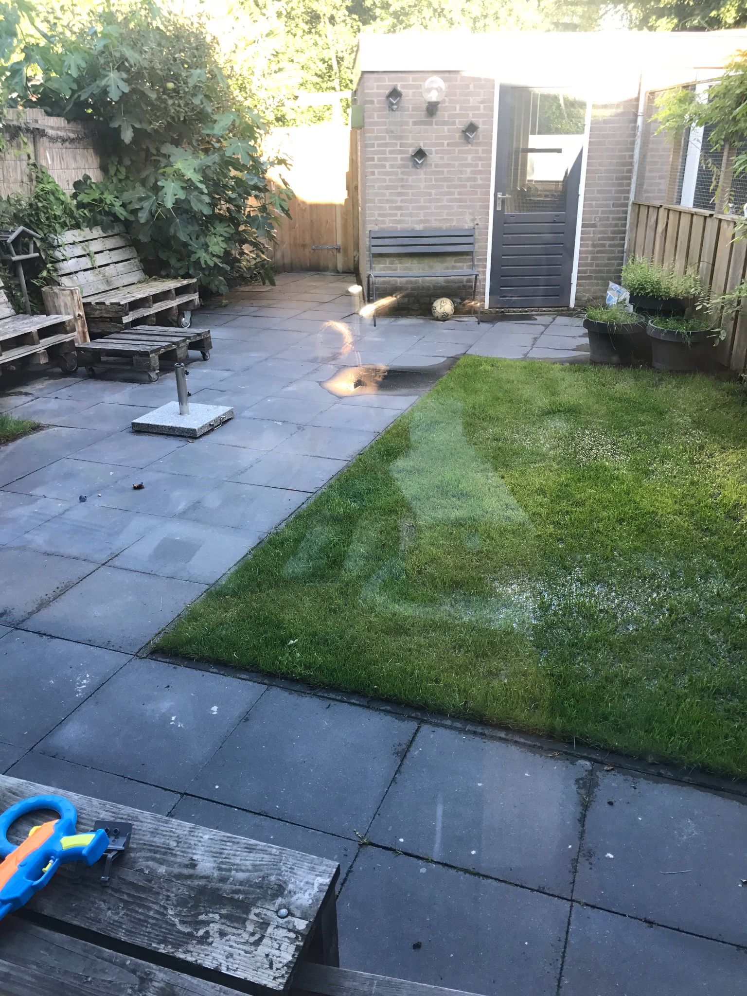 Tuin/Terras ophogen drainage en schutting plaatsen Werkspot