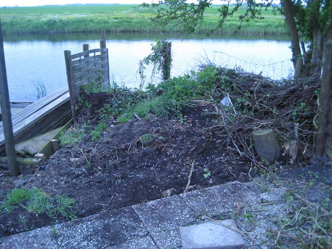 Sleuf voor drainage en tuin uitgraven + afvoeren Werkspot