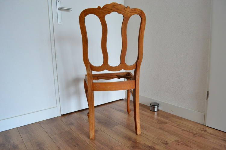 Meubels Spuiten 6 x houten eetkamerstoelen Werkspot