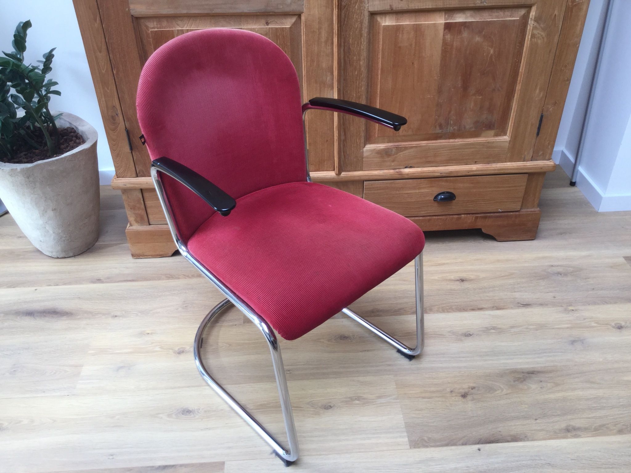 3 Gispen 413 stoelen stofferen Werkspot