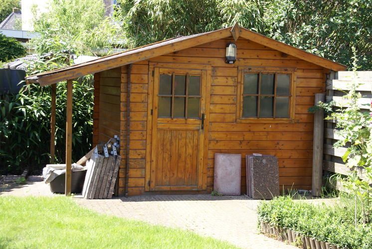 Schilderen deel buitenzijde huis + houten tuinhuis + vervangen slec