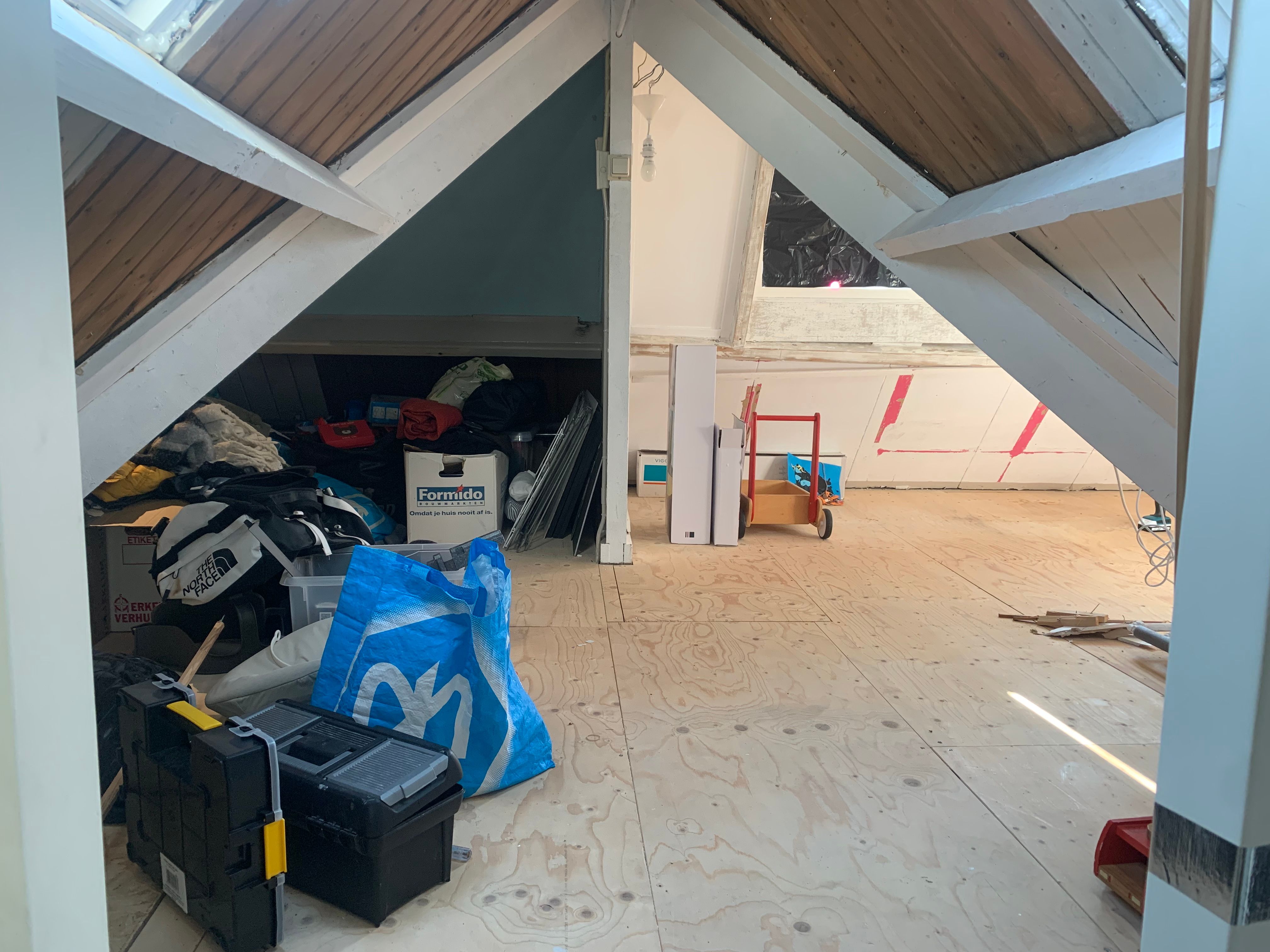 Zolder Renoveren 32 M² Schuine Wanden Isoleren En Aftimmeren Werkspot