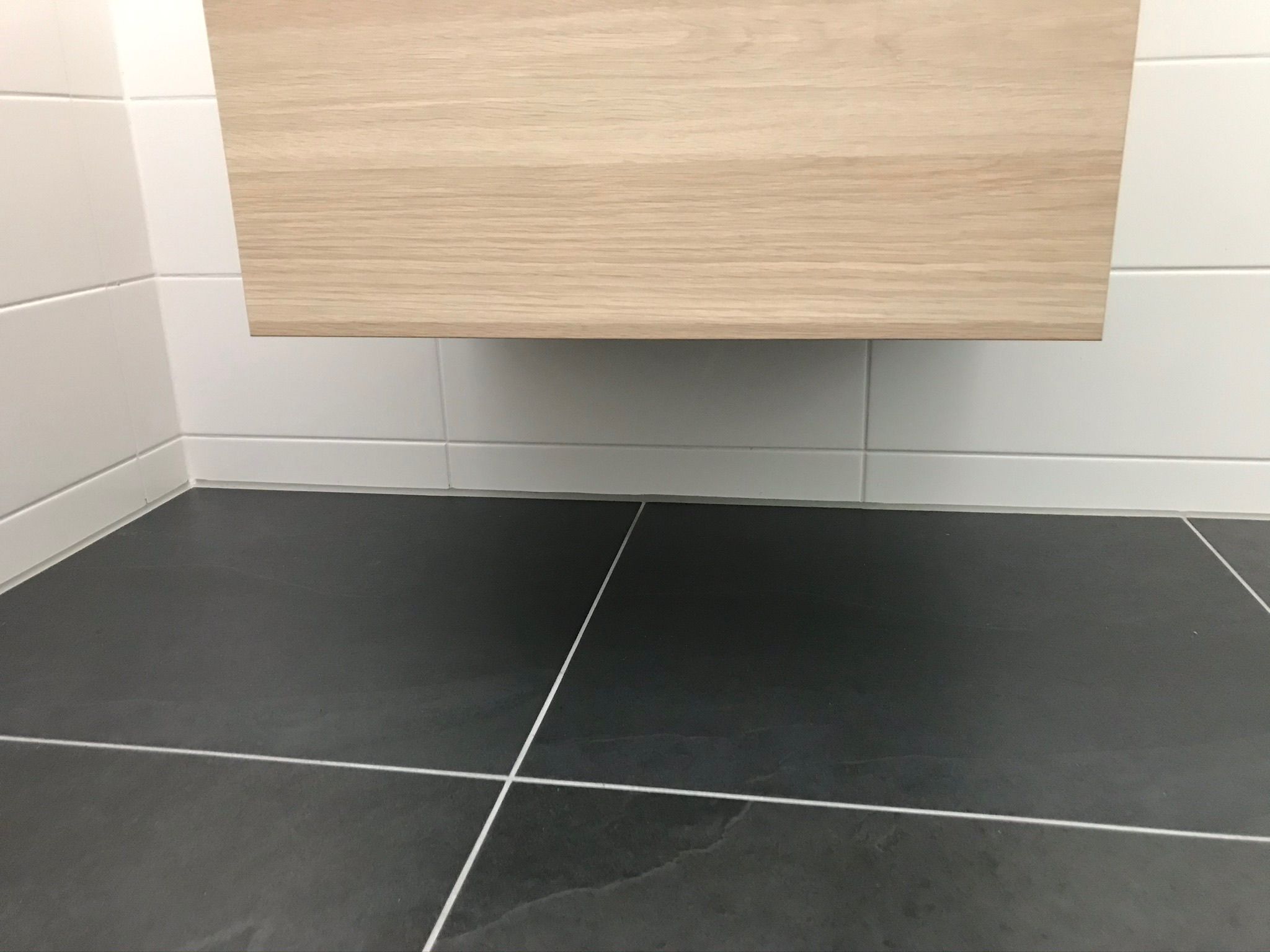 Badkamer: 6 M2; Betegelen - Werkspot