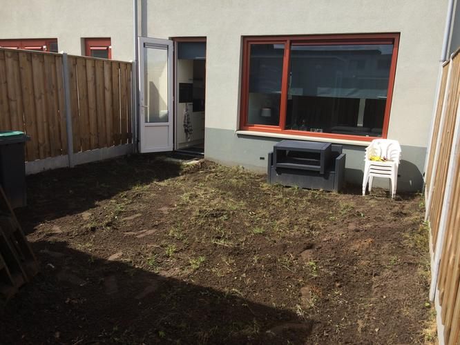 Bestraten/ betegelen/ aanleggen complete tuin 6m bij 8m Werkspot