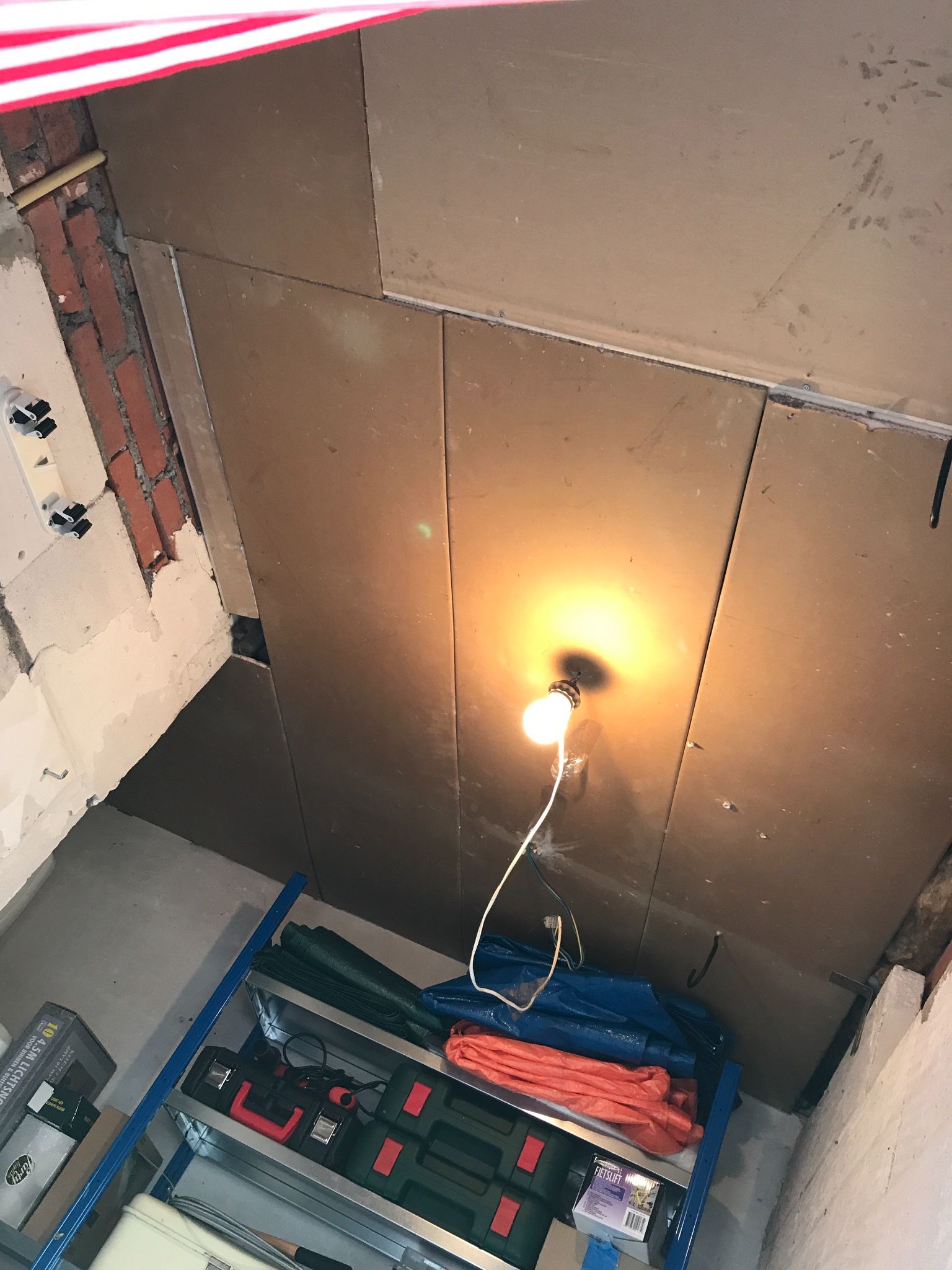 Muur en plafond schuur vervangen Werkspot