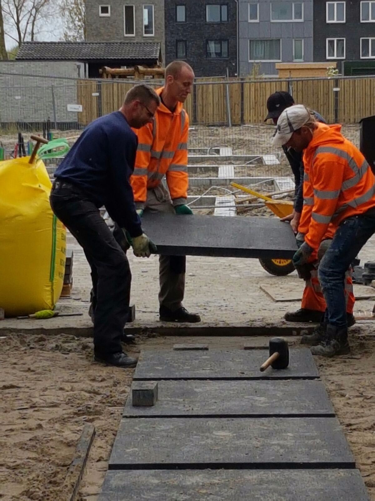 Tegels in de tuin leggen Werkspot