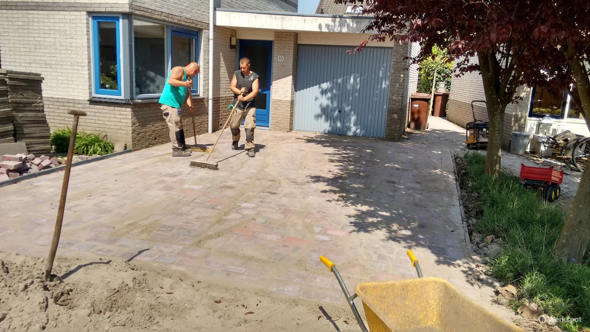 Tegels in de tuin leggen ca. 85 m^2 Werkspot