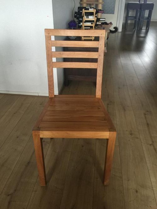 6 houten eetkamerstoelen wit spuiten of verven (Leiderdorp) Werkspot