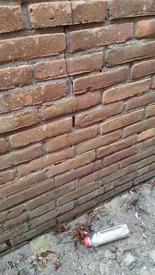 Repareren verticale scheur enkelsteens muur 2,5 meter Werkspot