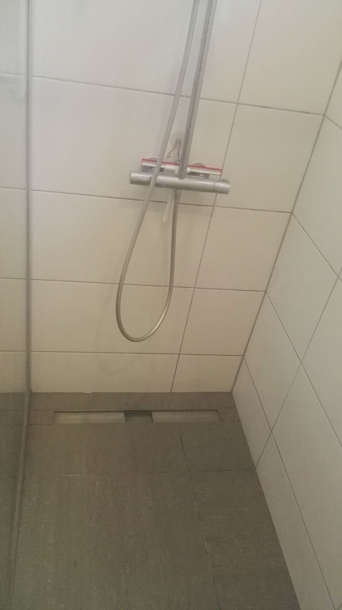 gehandicapt eerste Controversieel Water in douchedrain loopt niet weg - Werkspot