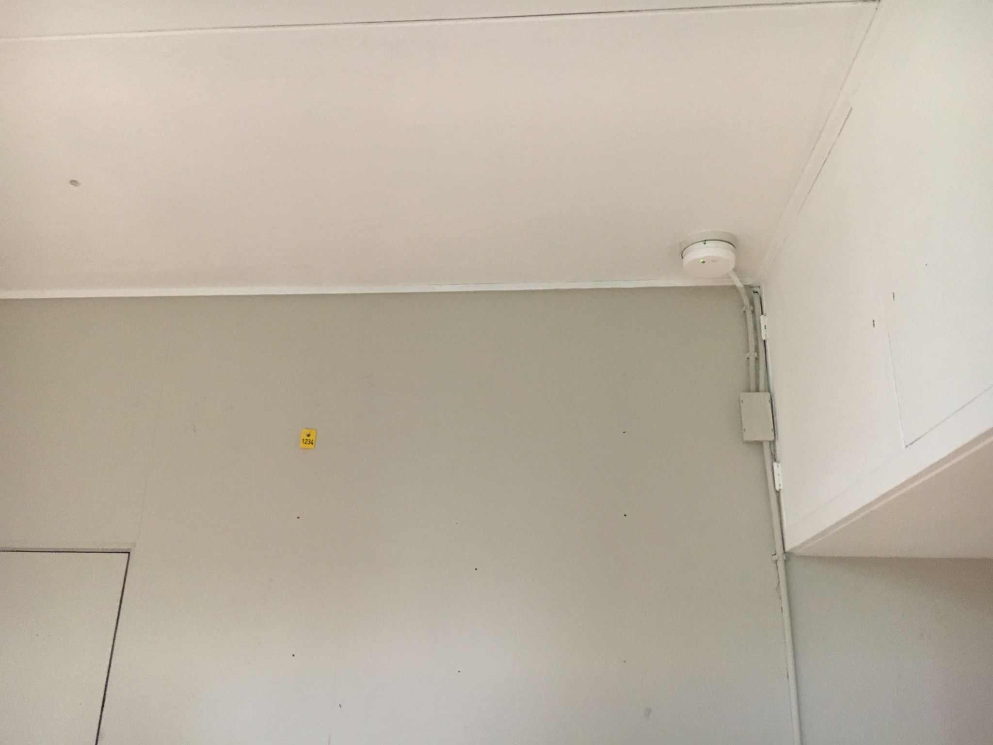 Plank ophangen aan plafond mbv staalkabel (zwevend) Werkspot