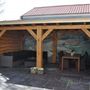 Houten garage met overkapping